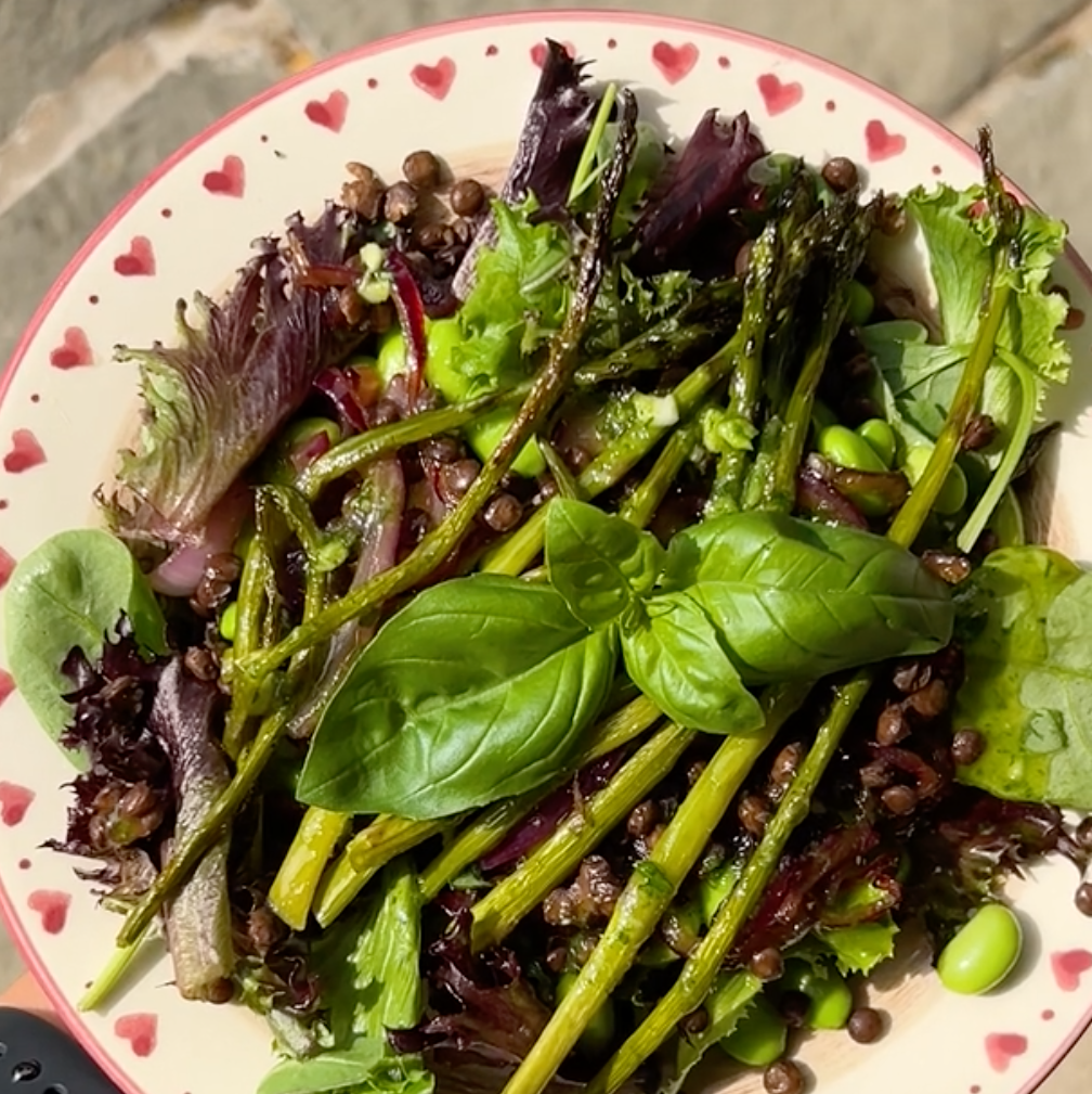 RED ONION & ASPARAGUS SALAD WITH A BASIL & GARLIC DRESSING